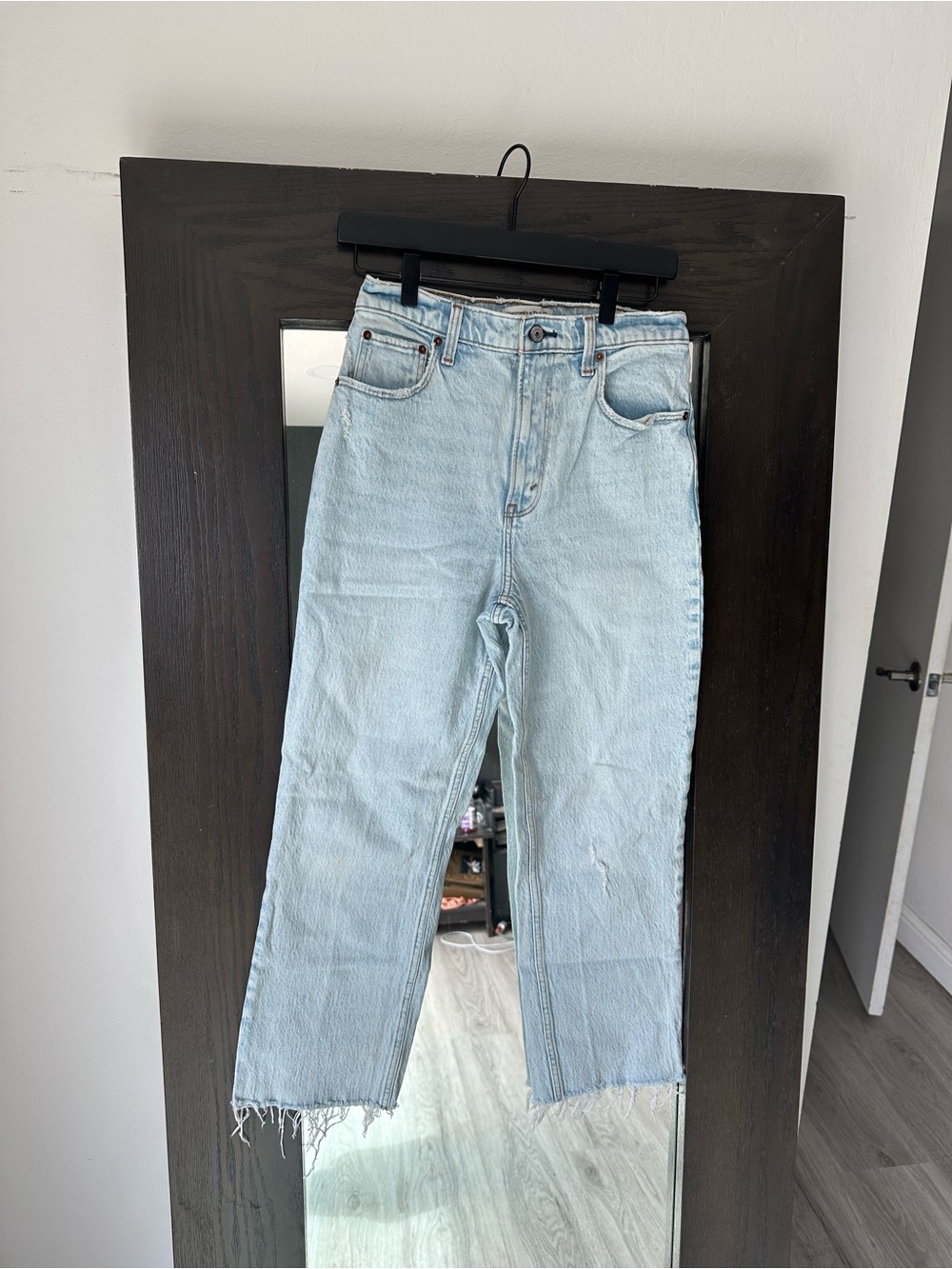 Abercrombie & Fitch The 90’s Straight Ultra High Rise Jeans 27/4R